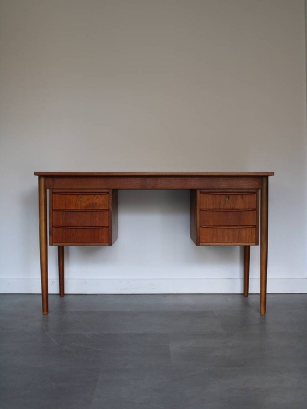 Vintage Deens bureau in teak