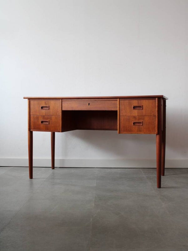 Vintage vrijstaand bureau