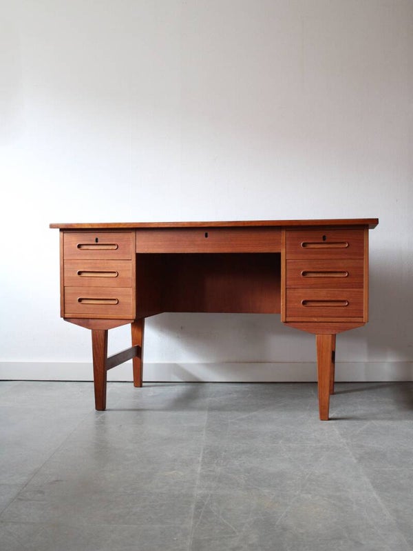 Vintage vrijstaand bureau