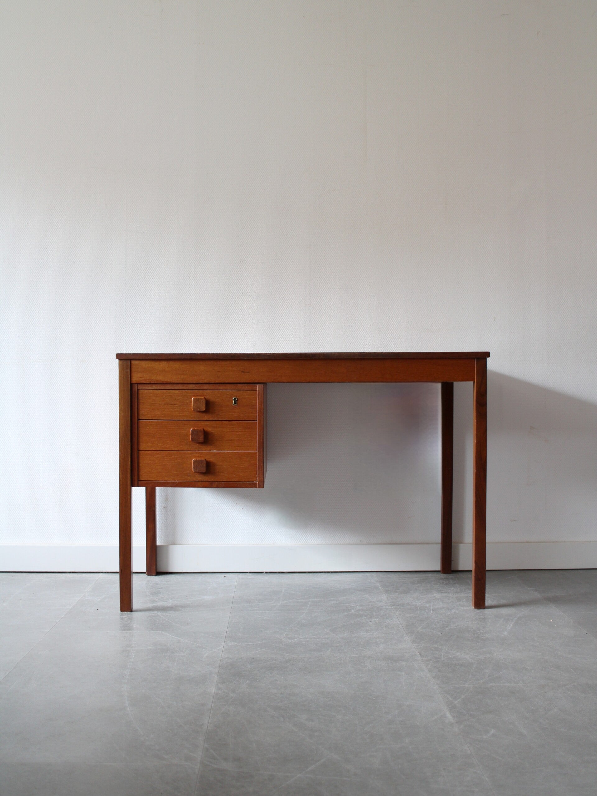 Vintage Deens bureau in teak door Domino Møbler