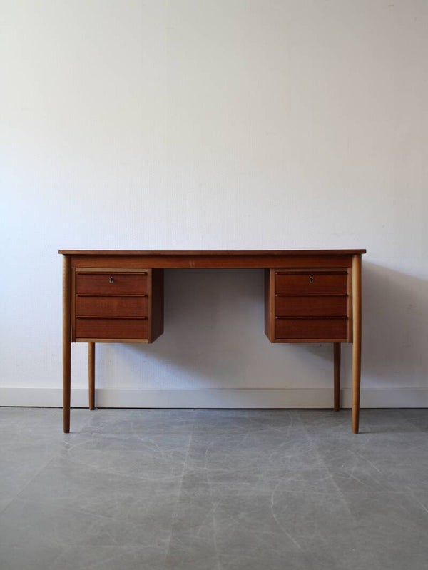 Vintage Deense bureau in teak