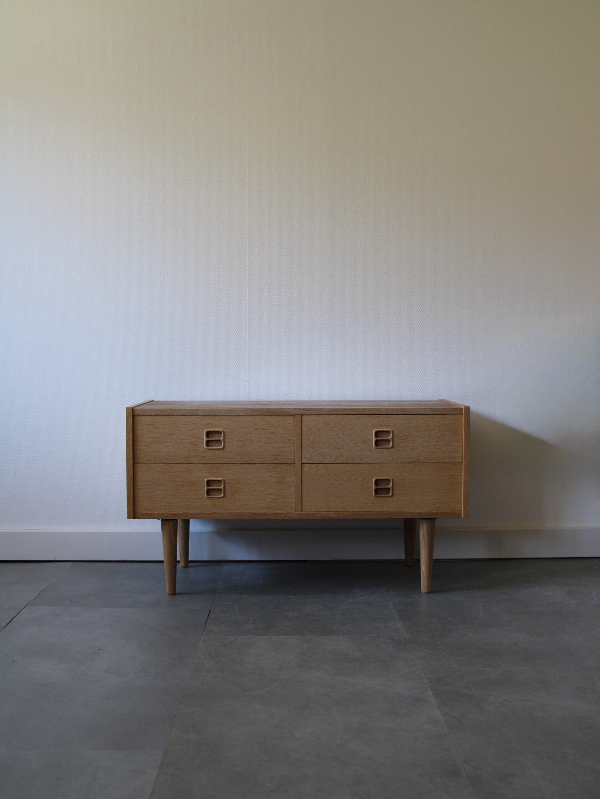 Vintage Deense ladekast in eiken