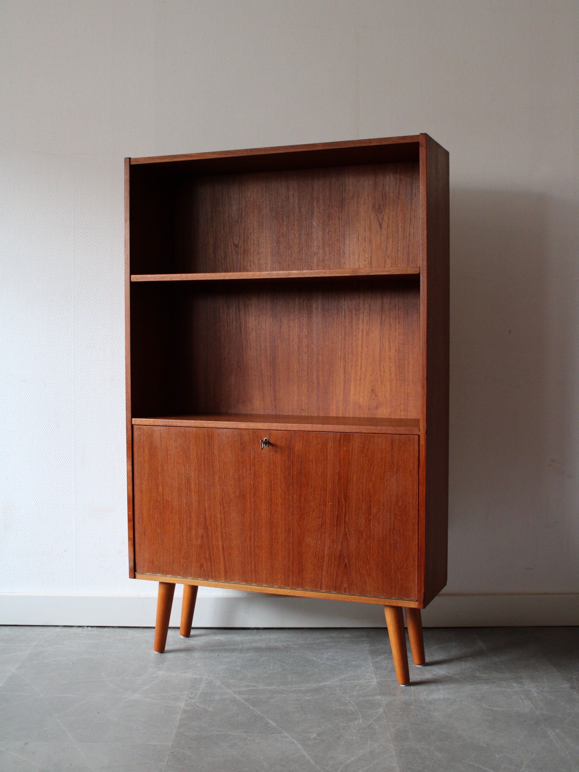 Vintage Deense boekenkast met klep