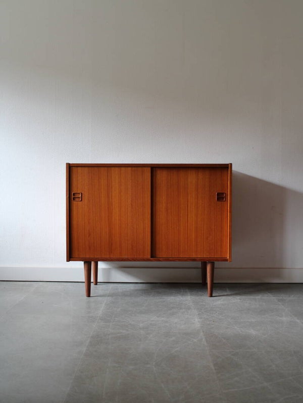 Vintage Deense schuifdeurkast in teak