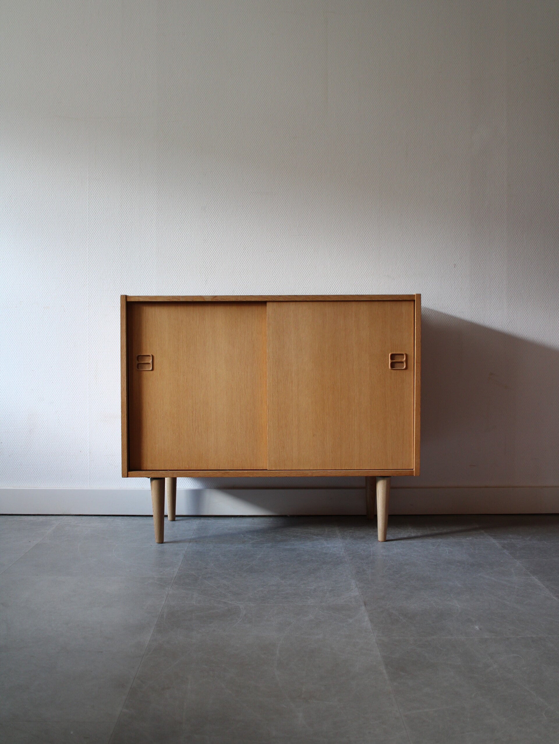 Vintage Deense schuifdeurkast in eiken