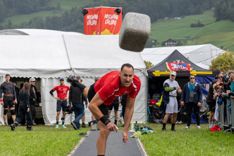 esaf_2025_steinstossen_20kg_stein_by_fritz_leuzinger_250830_067a3207-standard.jpg