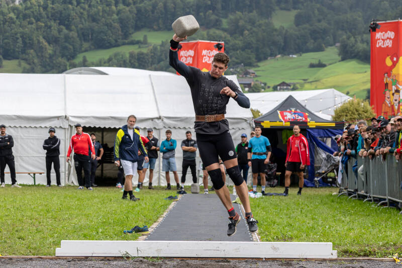 esaf_2025_steinstossen_20kg_stein_by_fritz_leuzinger_250830_067a3278-standard.jpg