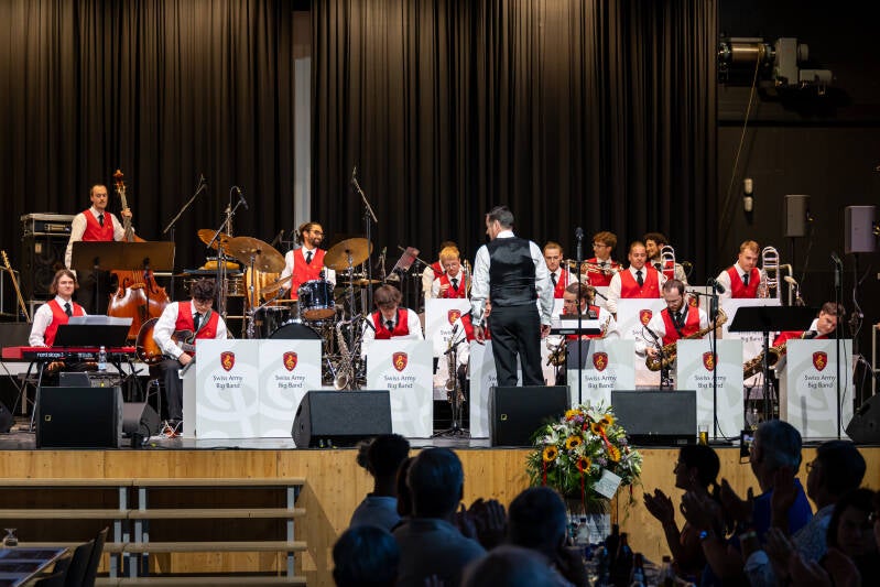 k_1_002_swiss-army-big-band-standard.jpg
