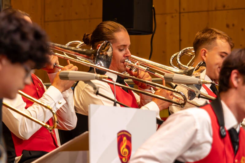 k_1_004_swiss-army-big-band-standard.jpg