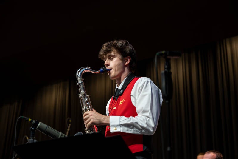 k_1_005_swiss-army-big-band-standard.jpg