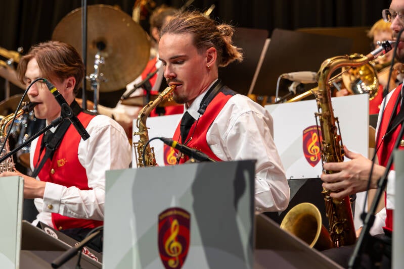k_1_008_swiss-army-big-band-standard.jpg