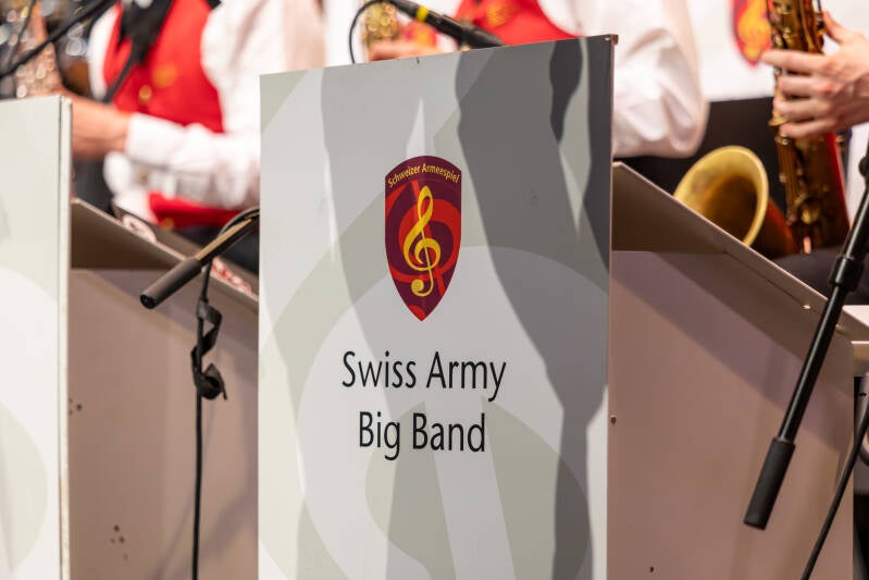 k_1_009_swiss-army-big-band-standard.jpg
