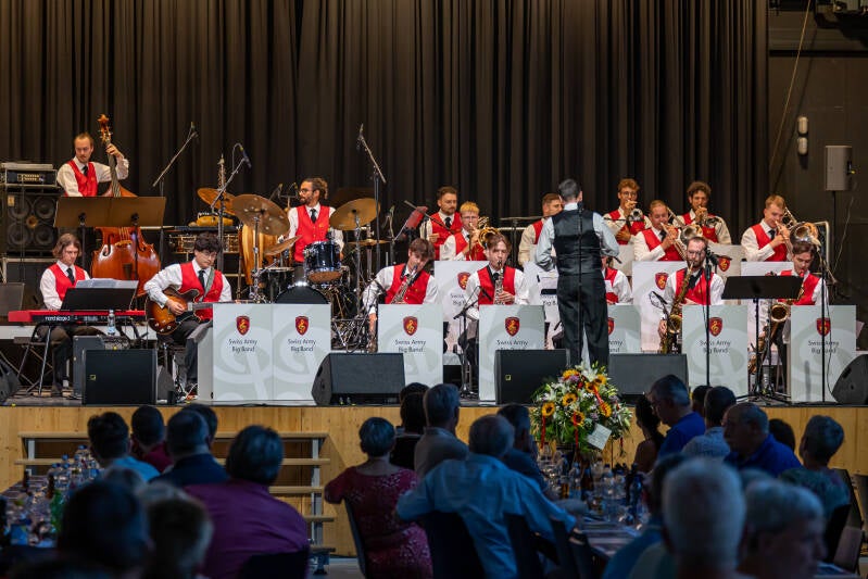 k_1_010_swiss-army-big-band-standard.jpg