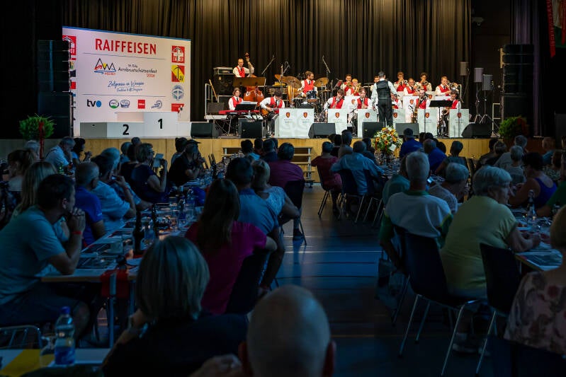 k_1_011_swiss-army-big-band-standard.jpg