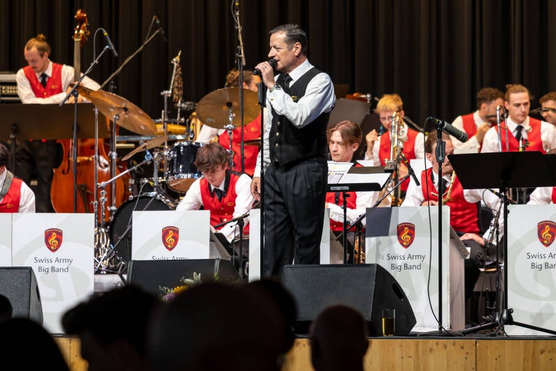 k_1_012_swiss-army-big-band-standard.jpg