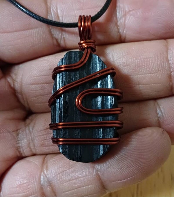 Pendentif tourmaline brute