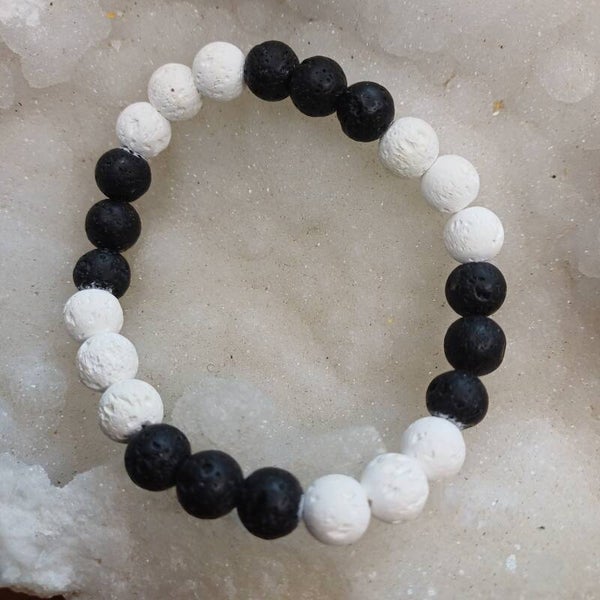 Bracelet pierre de lave blanche et noire 8 mm
