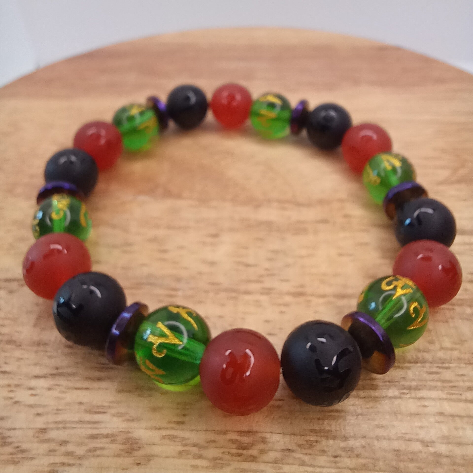 Bracelet Obsidienne mat / Cornaline mat / Agate verte -  gravé mantra Om & Hématite 10 mmm