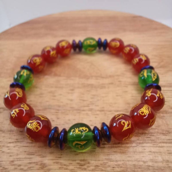 Bracelet Cornaline / Agate verte - gravé mantra Om & Hématite 10 mm