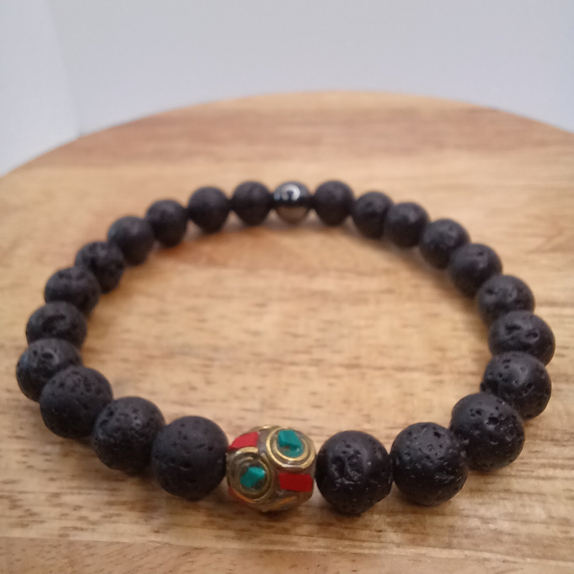 Bracelet en lave noire & perle Népalaise & hématite 8 mm