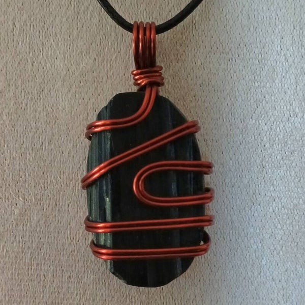 Pendentif tourmaline brute