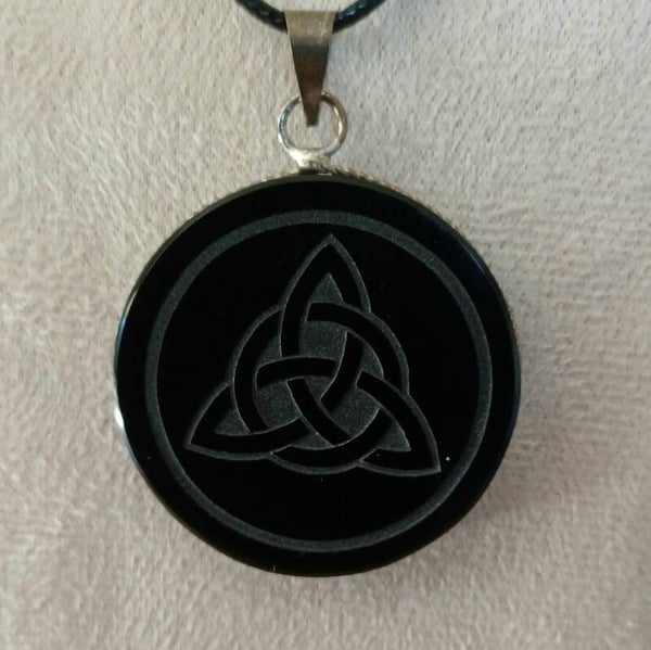 Pendentif Obsidienne noire Triskel Celtique