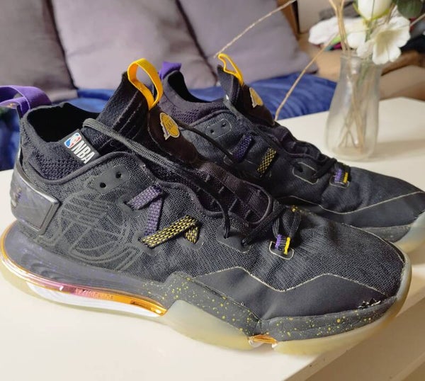 Chaussures sport Los Angeles Lakers