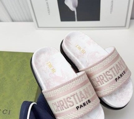 CHRISTIAN DIOR