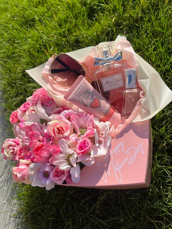 HEART FLOWER GIFT BOX