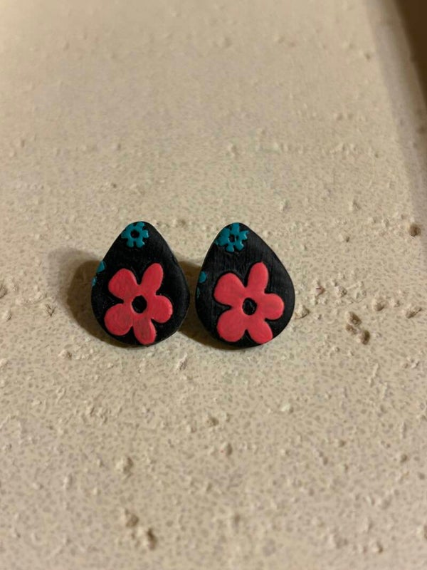 Zwart gekleurde bloemen