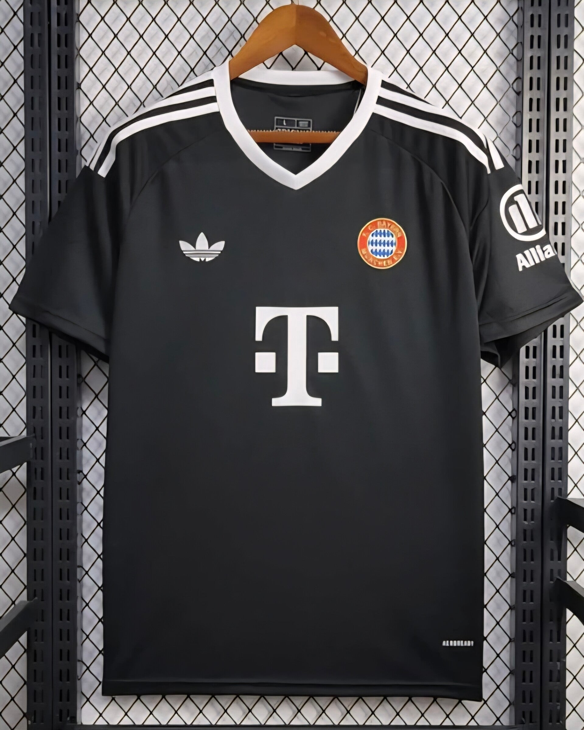 2024/2025 Bayern Munich Goalkeeper Football Jersey