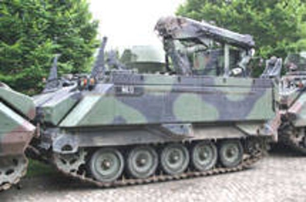 TRIDENT 87146  YPR-806 ARV  1:87