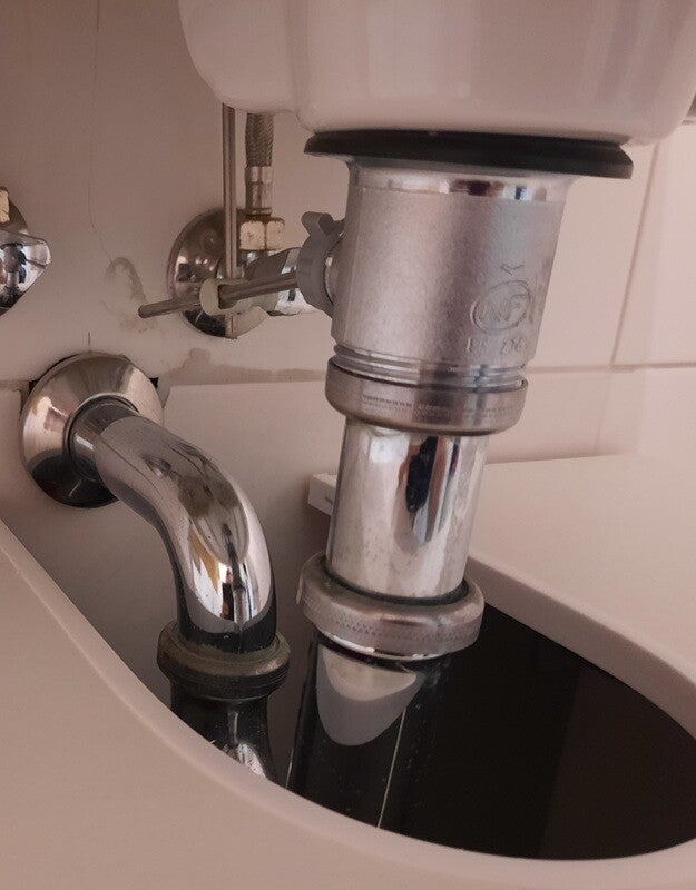 Der Siphon vom Waschbecken ist verstopft in Aurich