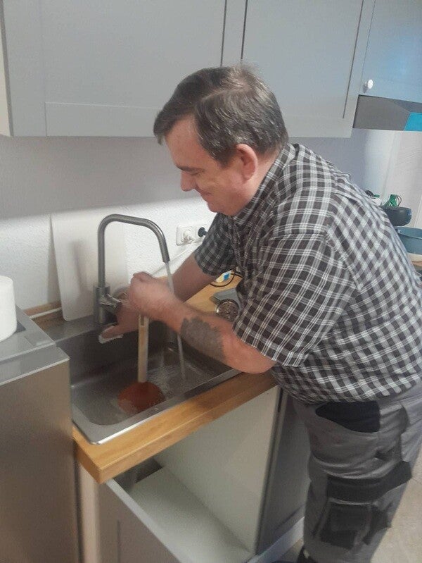 Blogged Toilet bowl in Aurich