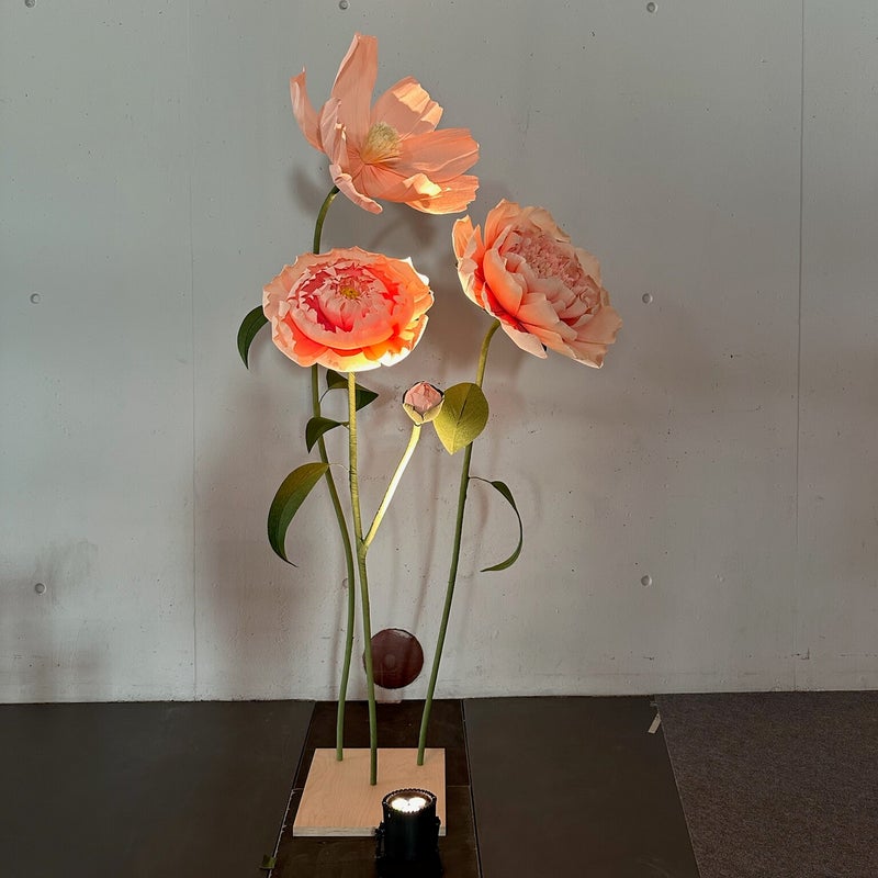 Riesenblumen, große Blumen, Lebensgroße Kunstblumen, gigantische Kunstblumen, Hochzeitstrend 2025, Hochzeitstrend 2024, giant flowers, Kunstblumen groß, Deko Blüten XXL, Riesen Kunstblumen, Dekoblüten groß, Dekoblumen groß, Hochzeitsdekoration