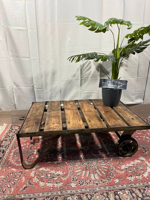 Industriele salon tafel