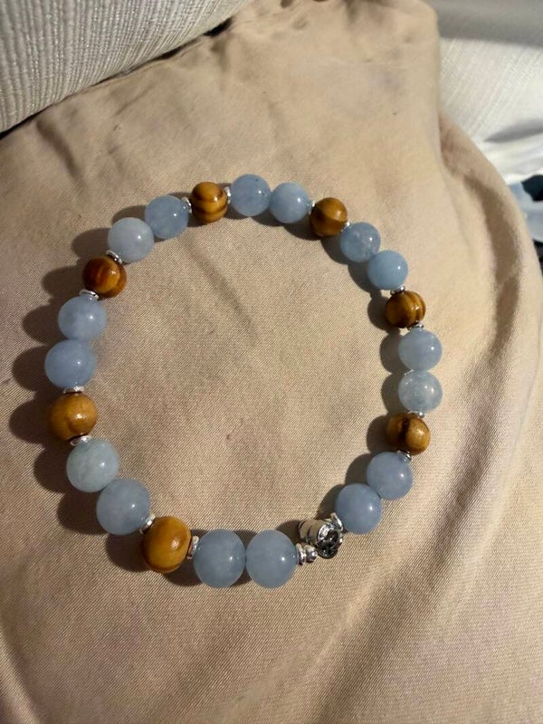 Aquamarine and wood beaded bracelet