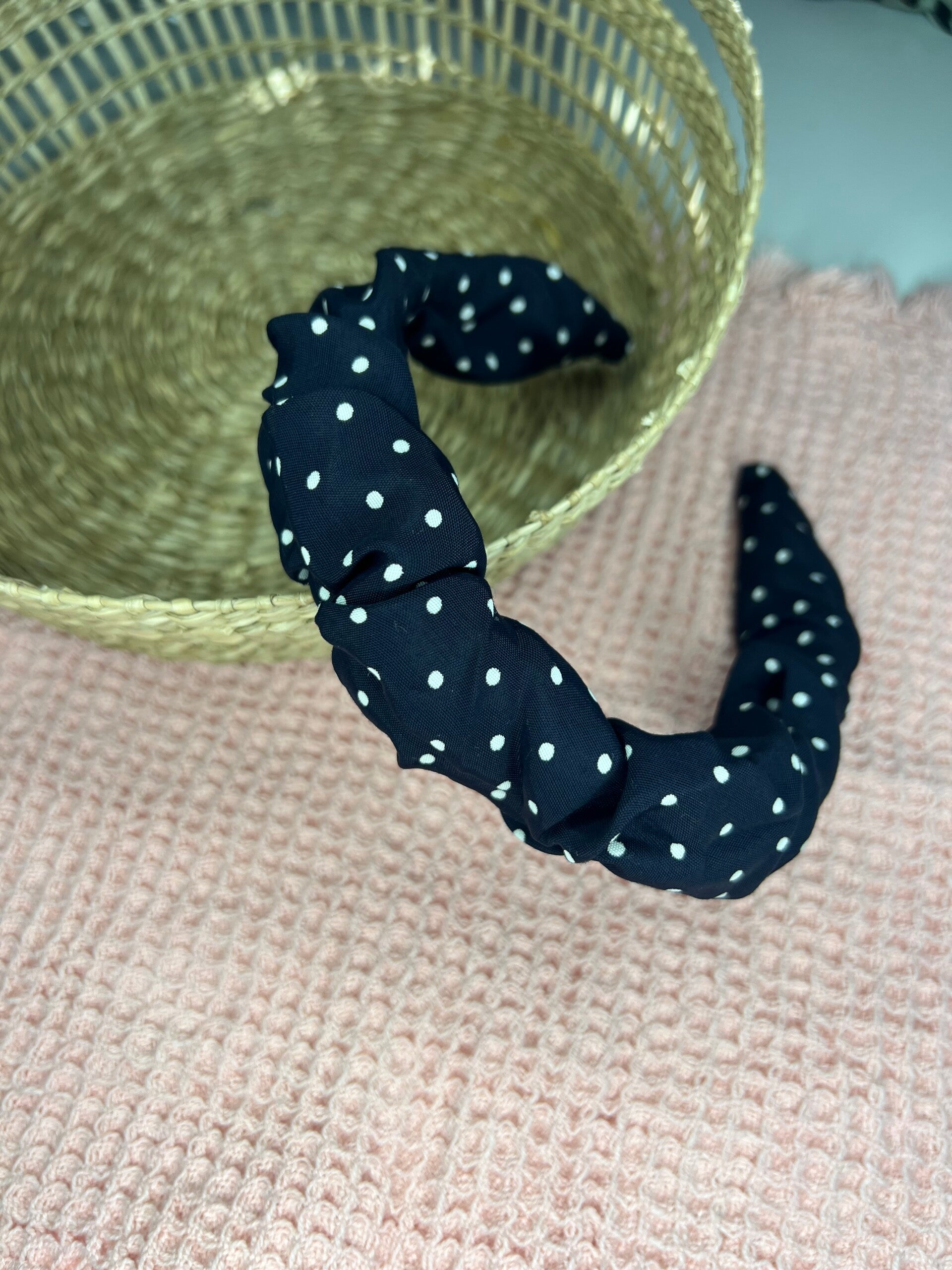 Haarreifen schwarze Punkte