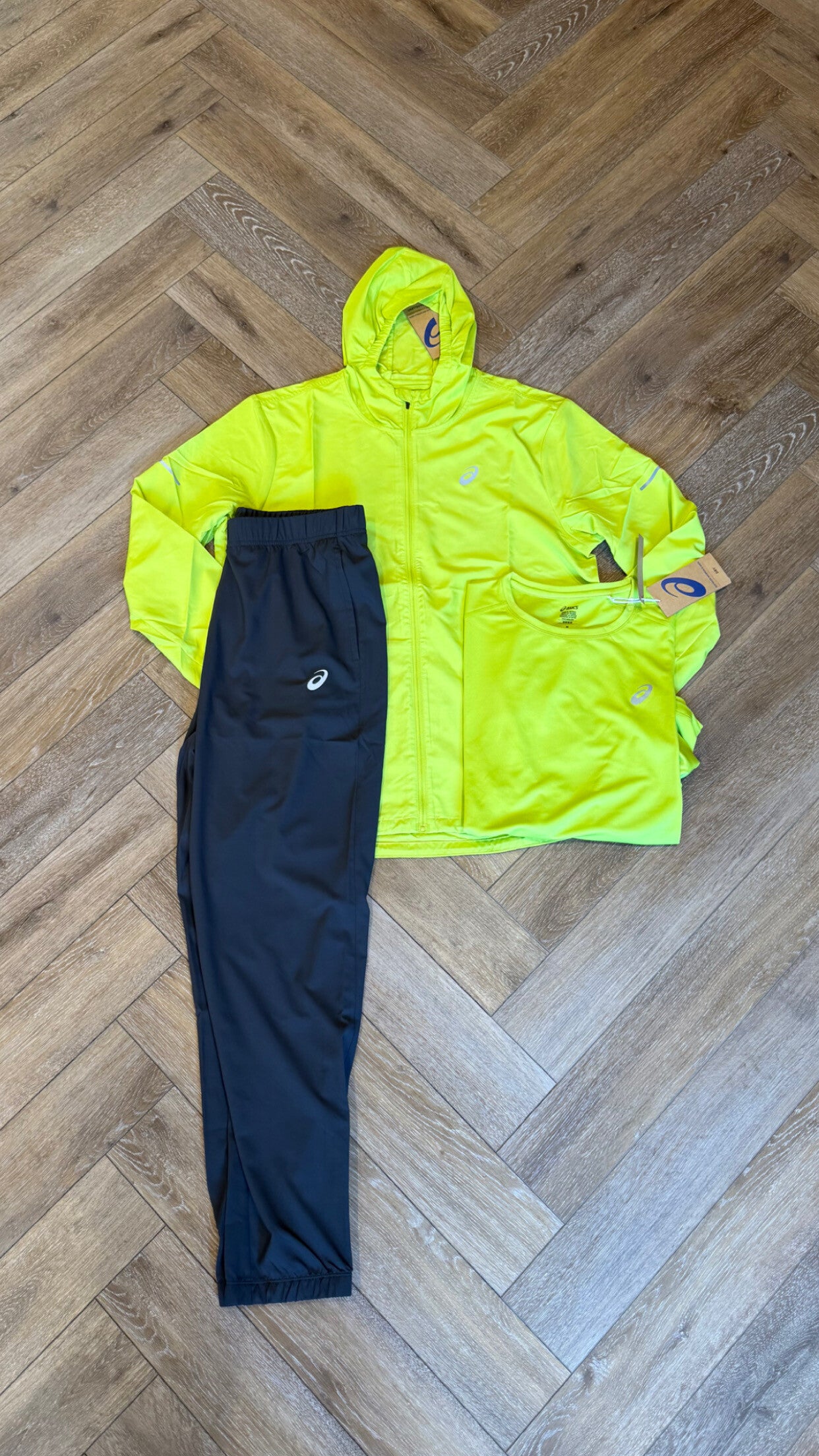 Asics Accelerate Tracksuit Neon Lime Graphite Grey + T Shirt