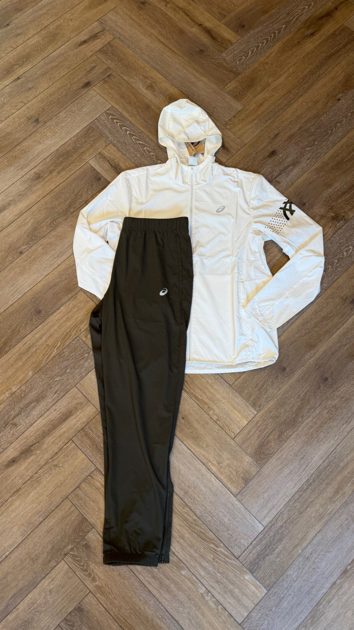 Asics Accelerate Tracksuit Icon White Brown Stone