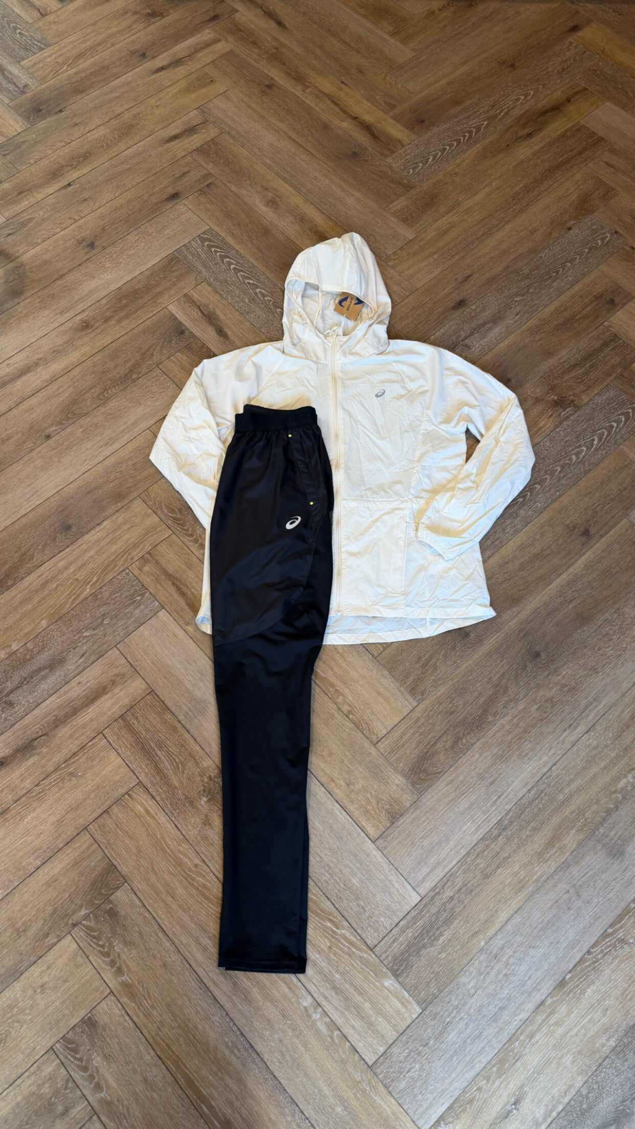 Asics Accelerate Tracksuit Birch White Black