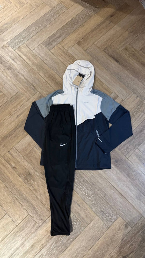 Nike Windrunner Tracksuit White Black