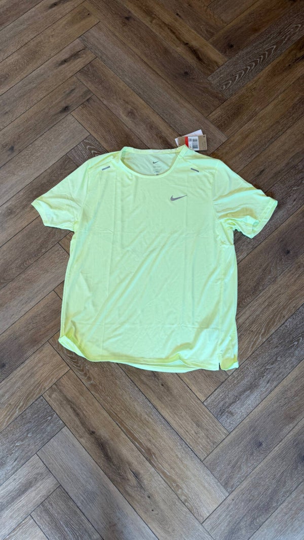 Nike T Shirt Yellow