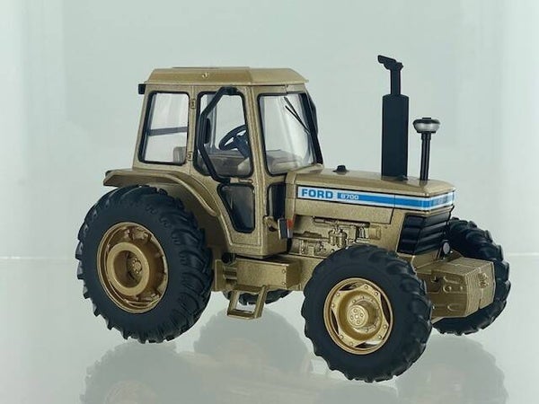 Britains - Ford 8700 4wd Gold Limited Edition 501 stuks - 1:32