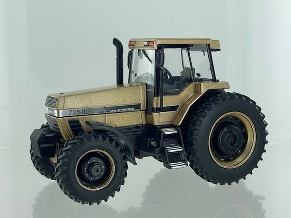 Britains - Case IH Magnum 7250 Gold Limited Edition 300 stuks - 1:32