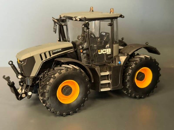 Britains - JCB Fastrac 4220 Mat Grijs met gele velgen Limited Edition 501 stuks - 1:32 - Pre-Order !