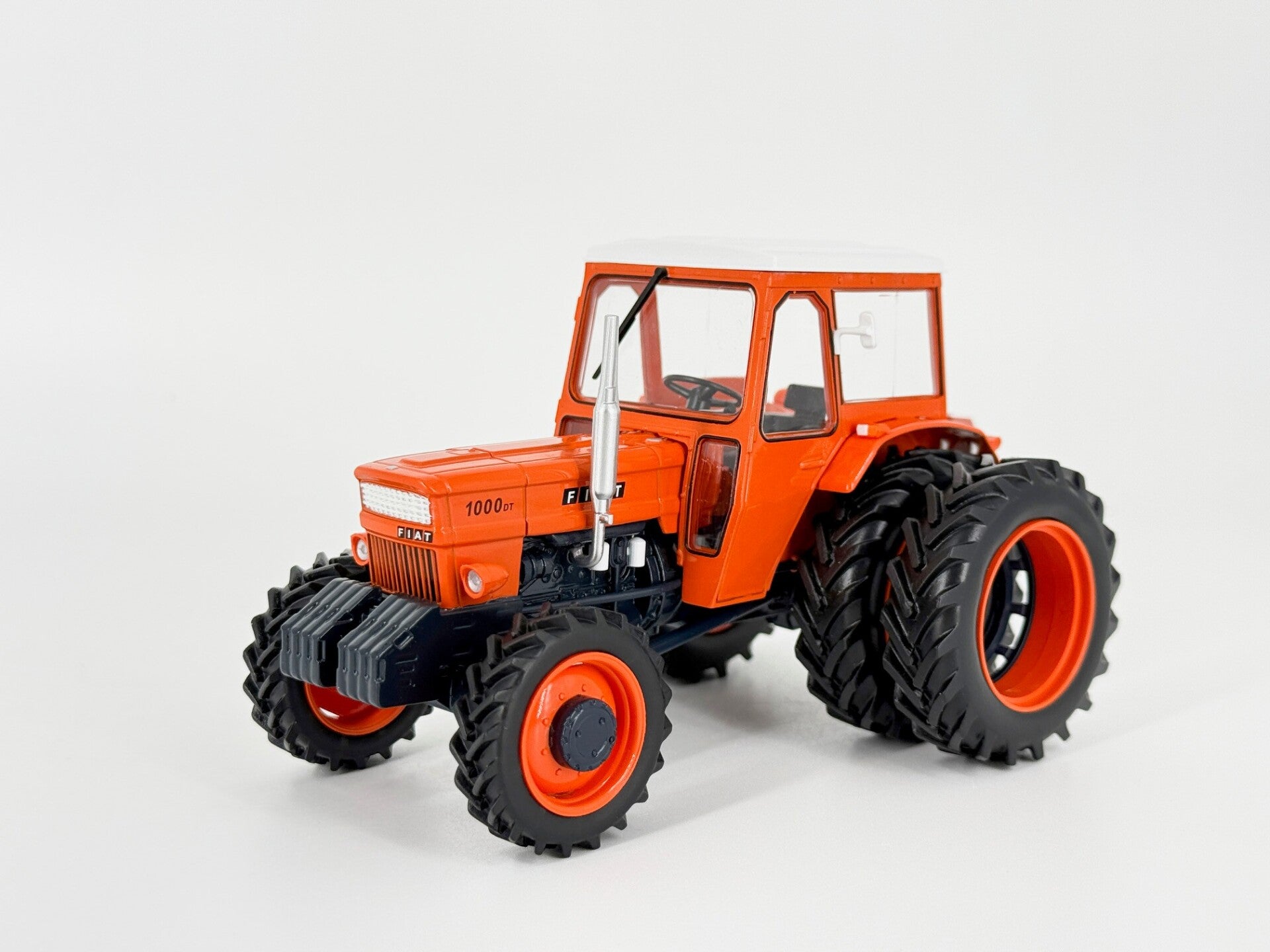 Fiat 1000 DT met dubbellucht - 1:32