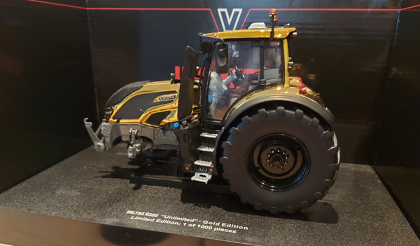 Valtra Q305 'Unlimited' Golden Version ! - 1:32 - Schademodel !