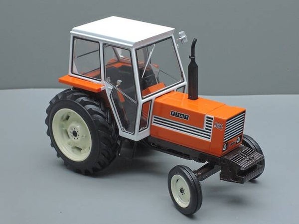 Fiat 880 Met Witte Cabine - 1:32