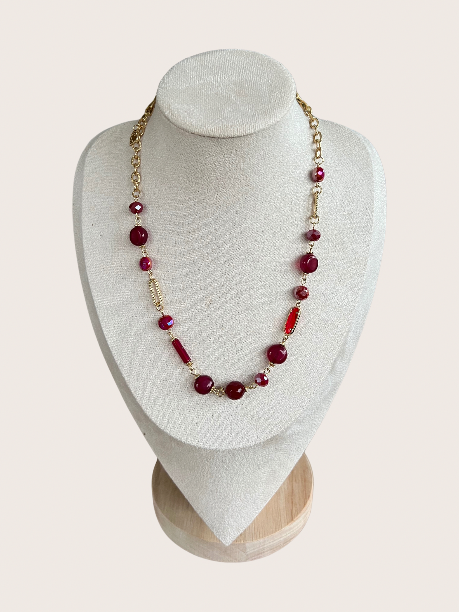 Ketting met bordeaux kleurige steentjes - 2025336